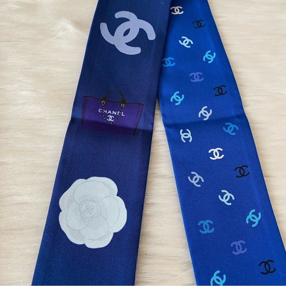 CHANEL Bandeau Silk Twill Scarf - Picture 5 of 14